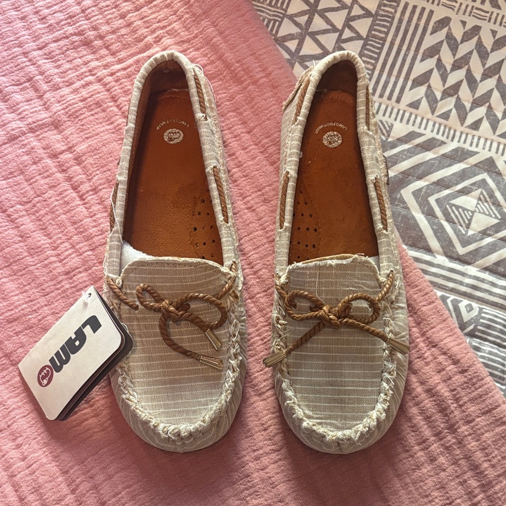 LAMO Women's Tan Moccasins NWT